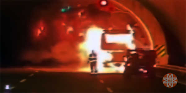 Orhangazi tüneli girişinde otobüs yandı - 48 Haber Ajansı