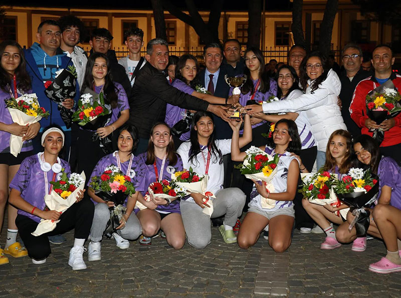 Menteşe Spor Lisesi Kız Hokey Takımı şampiyon - 26 Nisan 2024 3